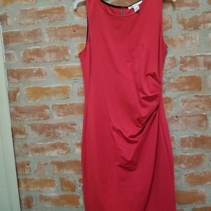Red cotton fitted dress with zipper back